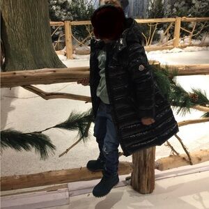 Girls Moncler Moka hooded puffer coat sz 6